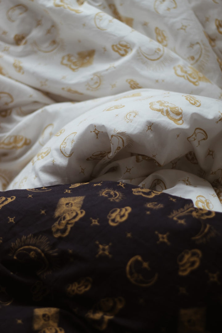 VACVAC Studio - Sengetøj Voksen - Navy m/ Guldprint